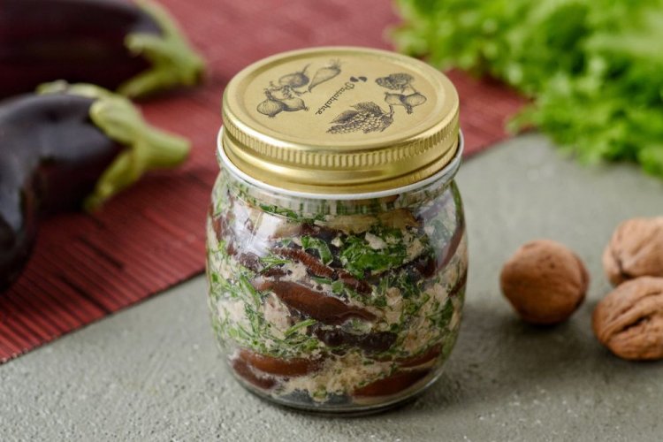 Berenjenas al estilo georgiano con nueces, ajo y eneldo