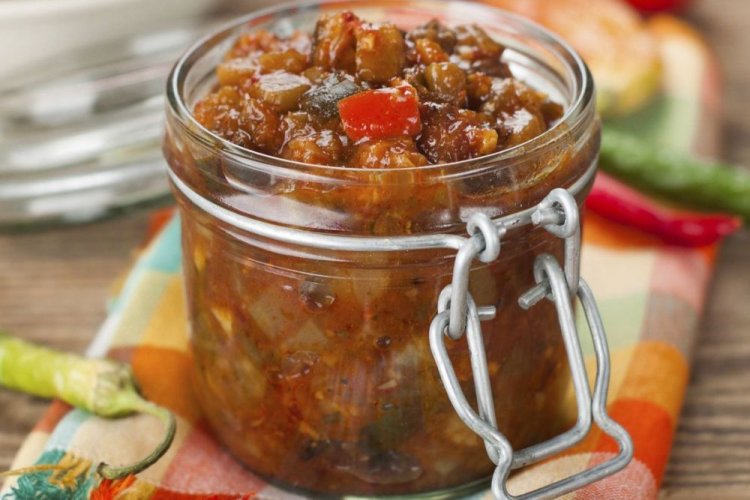Berenjenas con verduras al estilo georgiano para el invierno