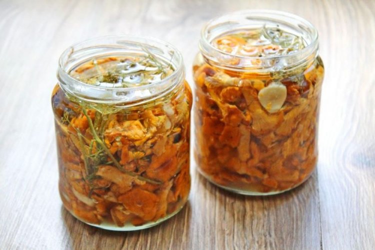 Chanterelles in Spicy Marinade for Winter