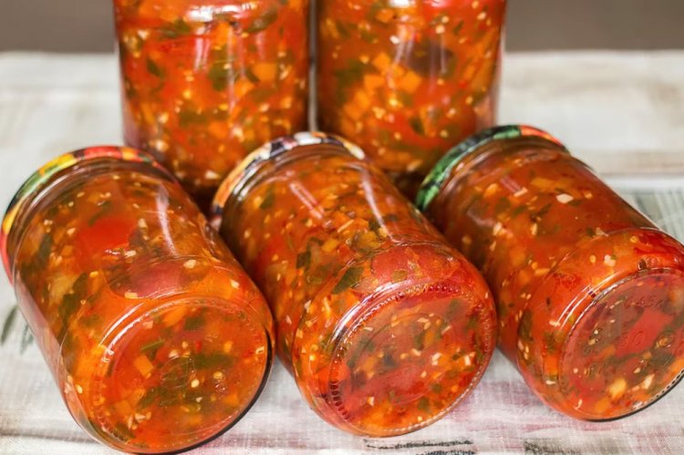 Ensalada picante de calabacín y berenjena para el invierno