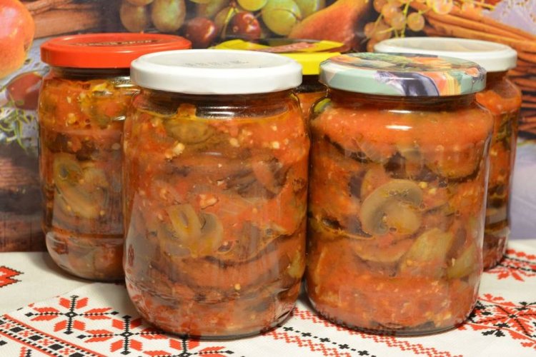 Ensalada de calabacín y berenjena con champiñones para el invierno