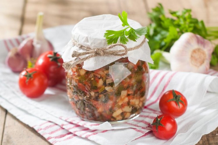 Ensalada de calabacín y berenjena con albahaca