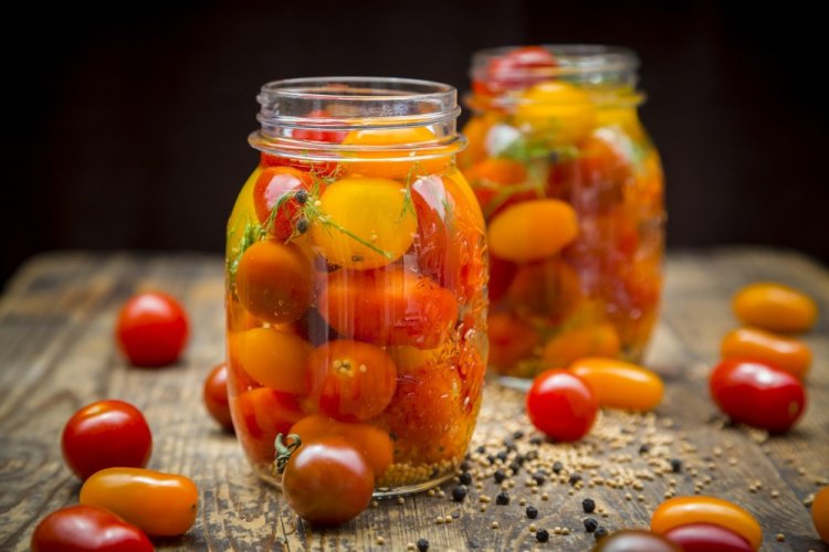Tomates cherry con ácido cítrico para el invierno