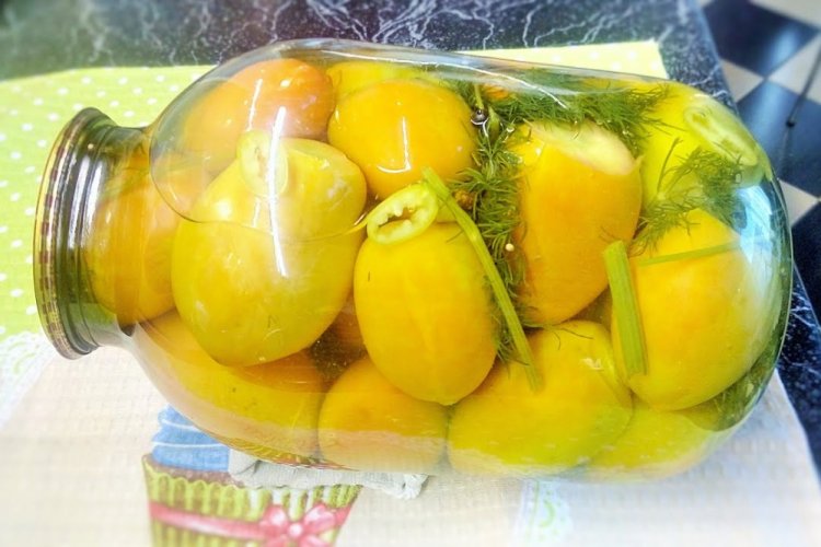 Tomates amarillos con ácido cítrico para el invierno