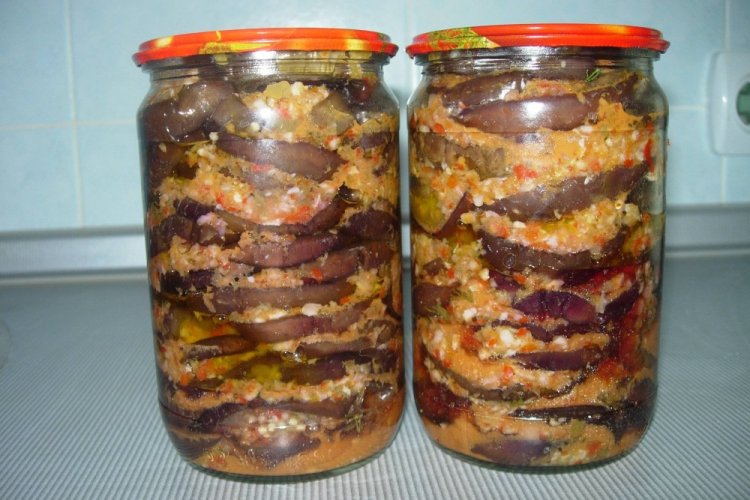 Berenjenas fritas encurtidas para el invierno