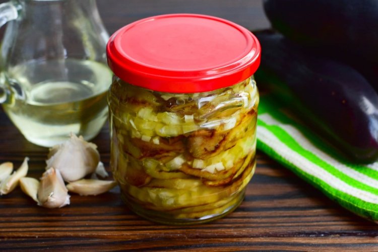 Berenjenas fritas con ajo para el invierno