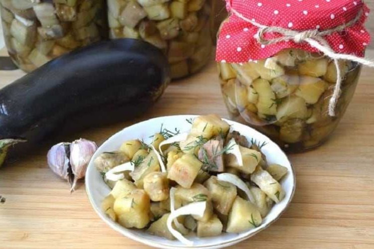 Berenjenas fritas como setas para el invierno