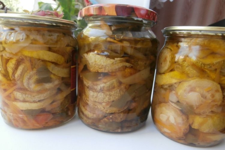 Gebratene Zucchini mit Zwiebeln für den Winter