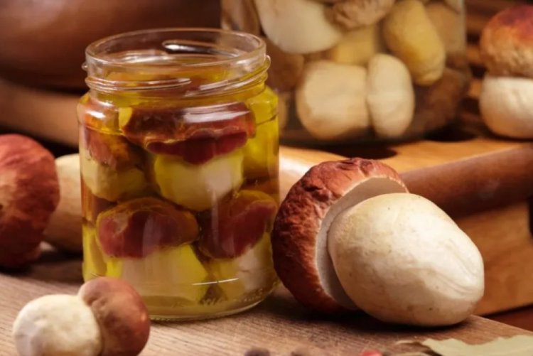 Boletus marinados enteros para el invierno