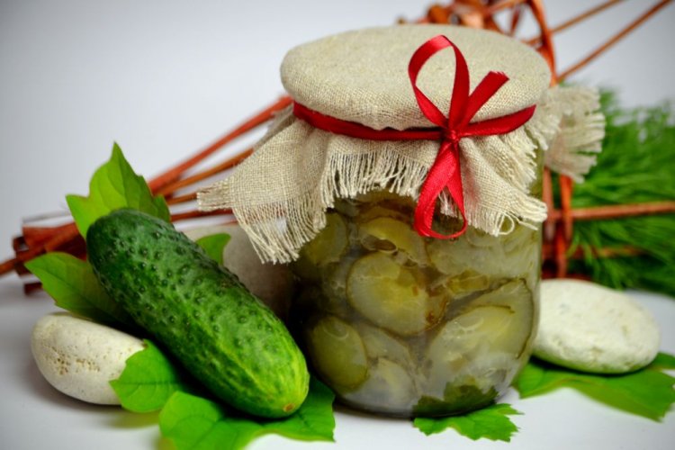 Ensalada «Nezhinsky» de pepinos con jengibre