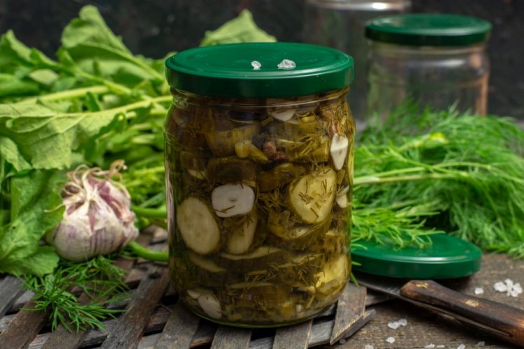 Ensalada «Nezhinsky» sin esterilización