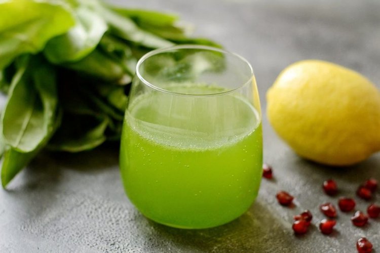 Sauerampferkompott mit Zitrone für den Winter