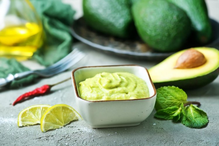 Joghurt-Avocado-Sauce für Hähnchen