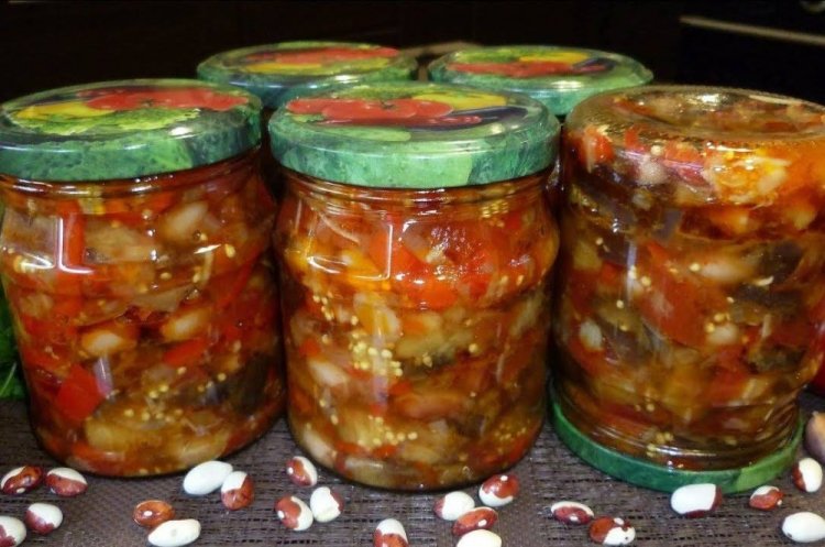 Ensalada de frijoles y pepinos para el invierno