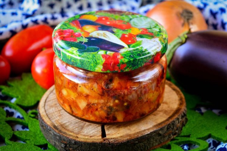 Salteado de berenjenas con tomates y cebolla para el invierno