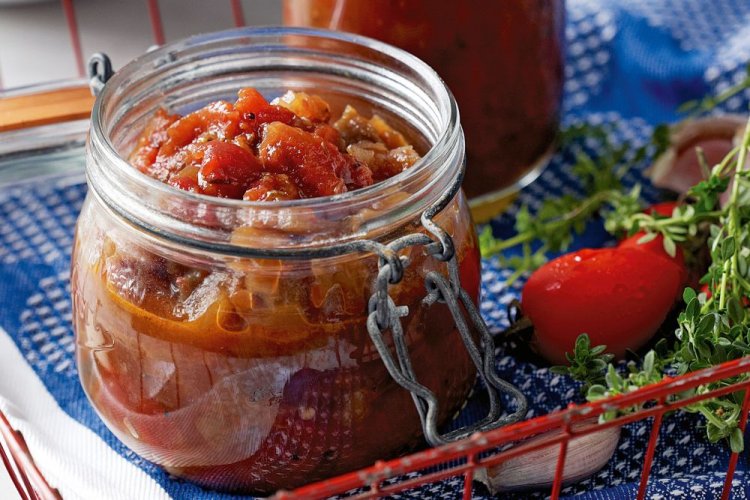 Chutney de tomates, manzanas, cebolla y pimiento picante