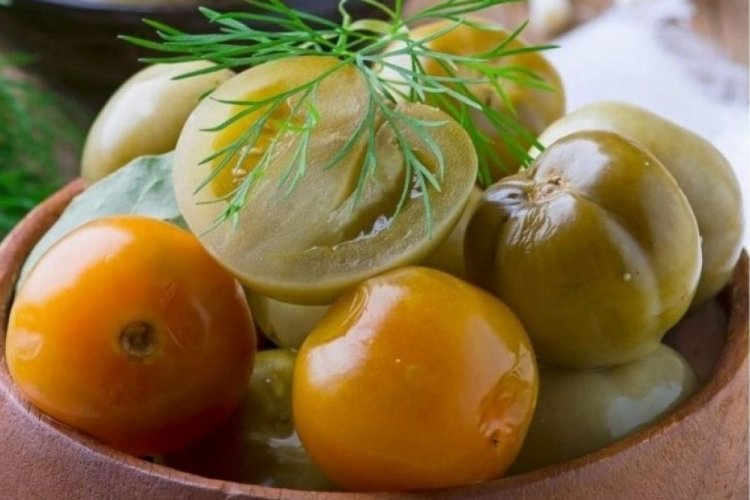Tomates verdes fermentados al estilo georgiano