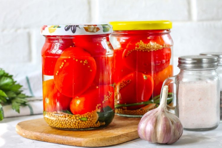 Tomates especiados al estilo georgiano con mostaza