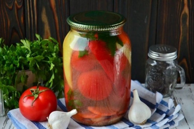 Tomates al estilo georgiano con mostaza para el invierno