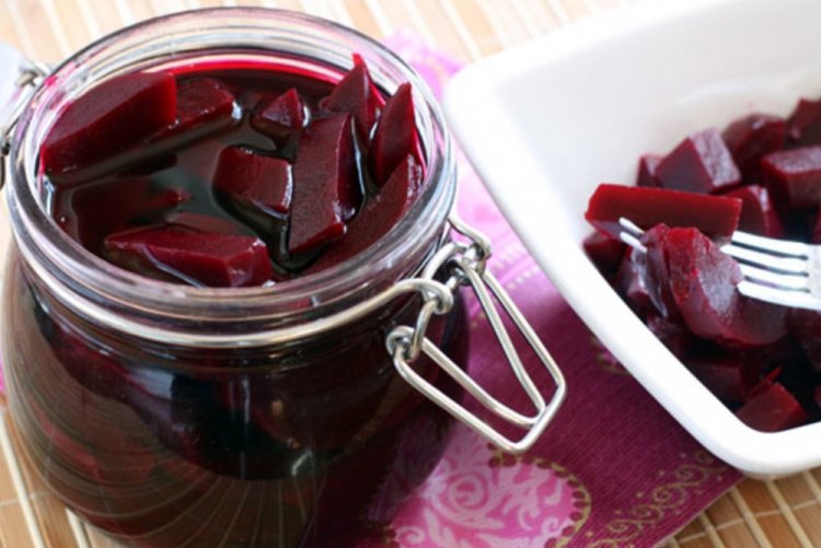 Eingelegte Rote Bete mit Pflanzenöl für den Winter