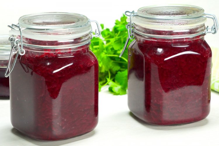 Eingelegte Rote Bete für Kholodnik (kalte Suppe)