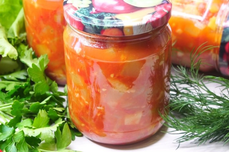 «Yurcha» de calabacín con vinagre de manzana para el invierno