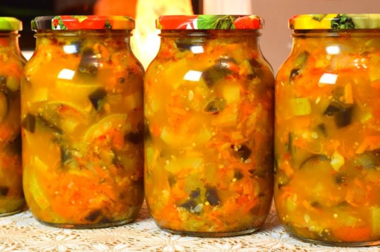 «Yurcha» de calabacín con berenjenas para el invierno