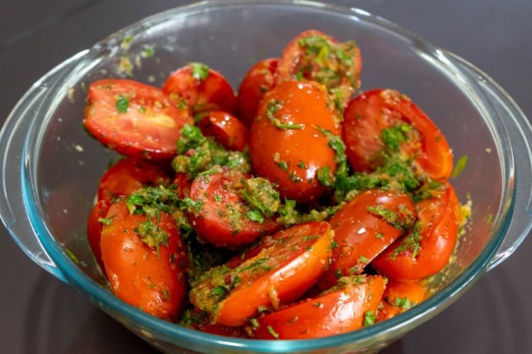 Armenische Tomaten in Spalten