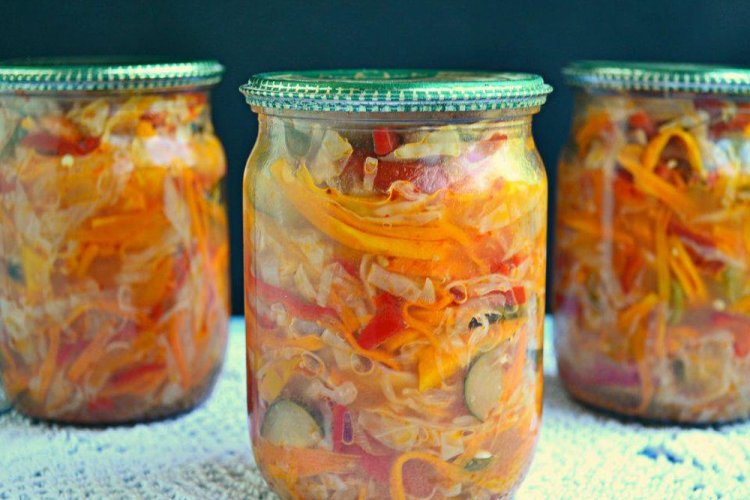 Ensalada al estilo Kuban con zumo de limón para el invierno