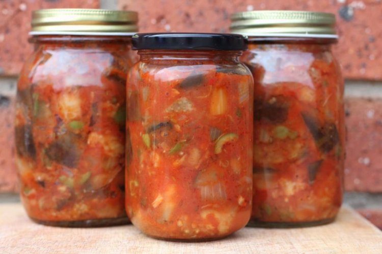 Ensalada Kuban con berenjenas para el invierno