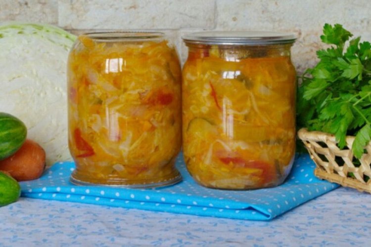 Ensalada picante al estilo Kuban con raíz de rábano picante