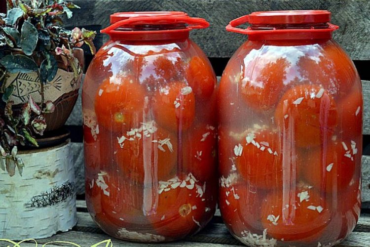 Tomaten im Schnee mit Knoblauch ohne Essig
