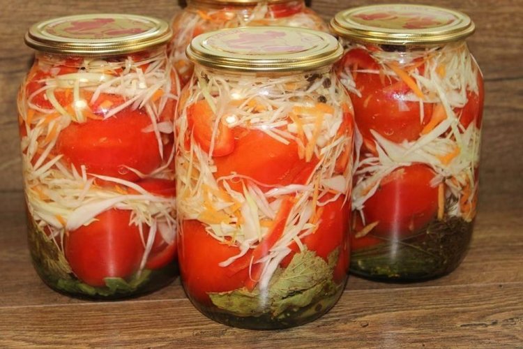 Tomaten „Unter dem Schnee“ mit Kohl, Karotten und Paprika