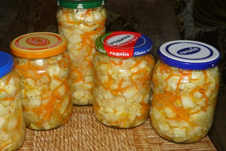 Ensalada de calabacín con zanahoria y cebolla para el invierno