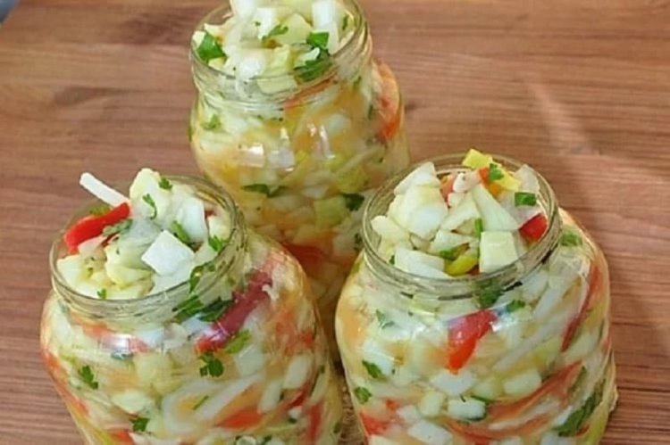 Ensalada de calabacín con raíces