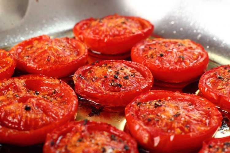 Gebratene Tomatenscheiben für den Winter