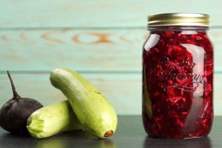 Rote-Bete- und Zucchini-Salat für den Winter