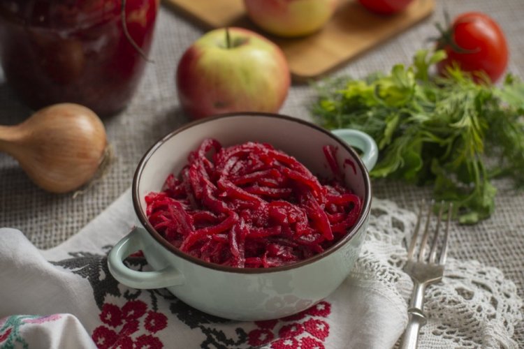 Rote-Bete- und Apfel-Salat für den Winter