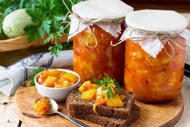 Calabacines picantes con tomates
