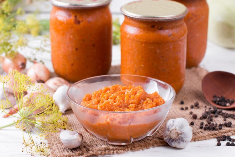 Caviar de calabacín picante para el invierno