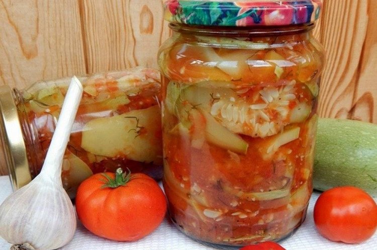 «Lengua de suegra» picante de calabacín para el invierno
