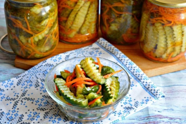 Ensalada de pepino y zanahoria con ajo para el invierno