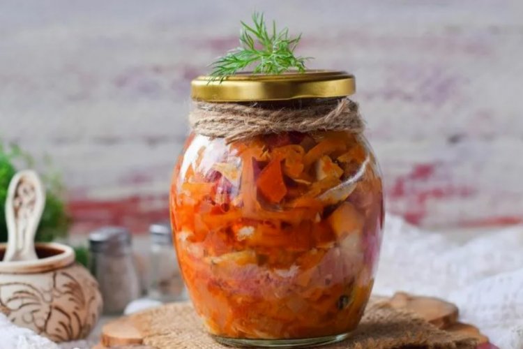 Makrelen-Gemüse-Salat für den Winter