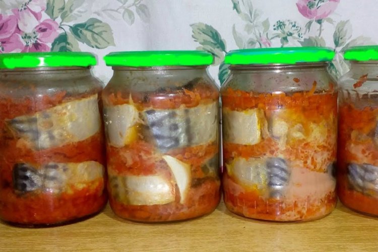 Scharfer Makrelensalat für den Winter