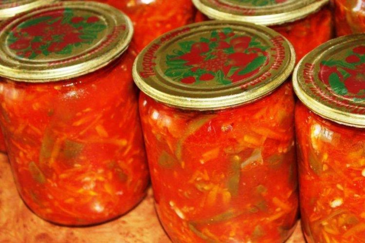 Grüne Bohnen mit Tomatenmark für den Winter