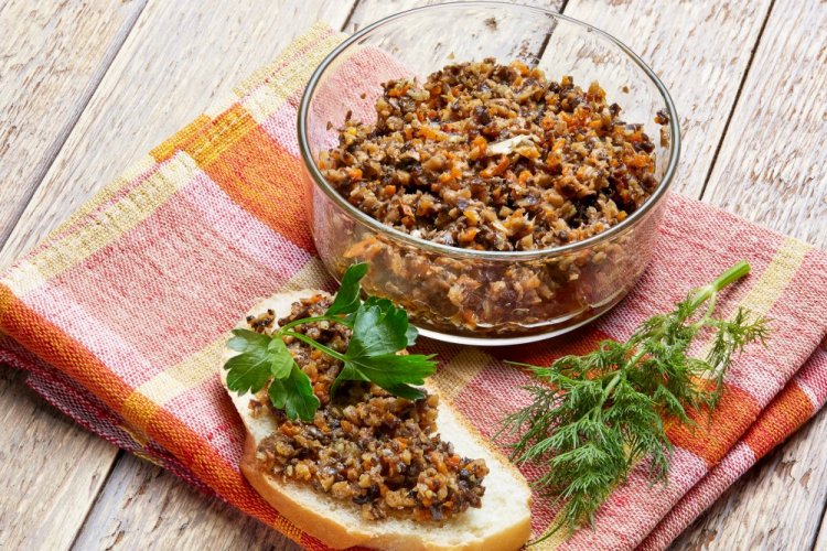 Pilzkaviar aus Herbsttrompeten für den Winter