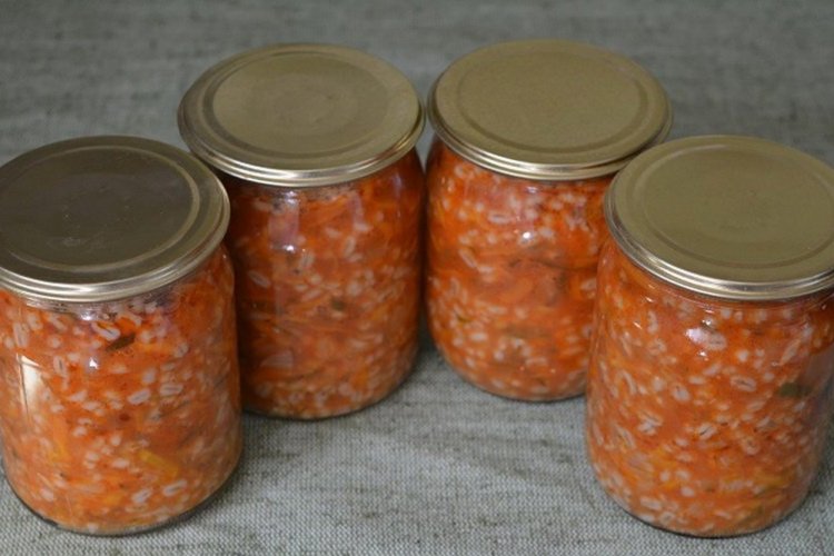 Rassolnik-Zubereitung mit Tomatenmark