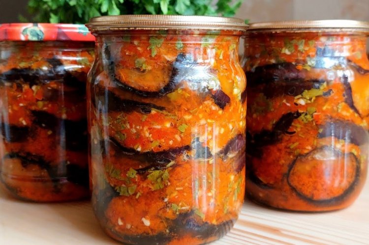 Auberginen mit Tomaten nach georgischer Art