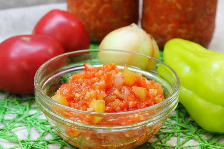 Ensalada «Paramonikha» con arroz para el invierno