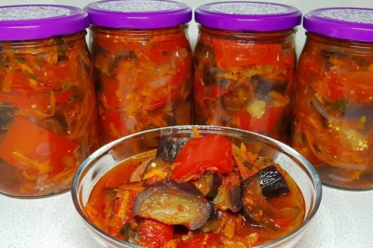 Ensalada «Paramonikha» con berenjenas para el invierno